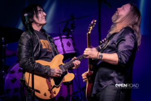 Richard Fortus and Devon Allman "dueling" guitars