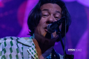 Todd Park Mohr of Big Head Todd and the Monsters singing